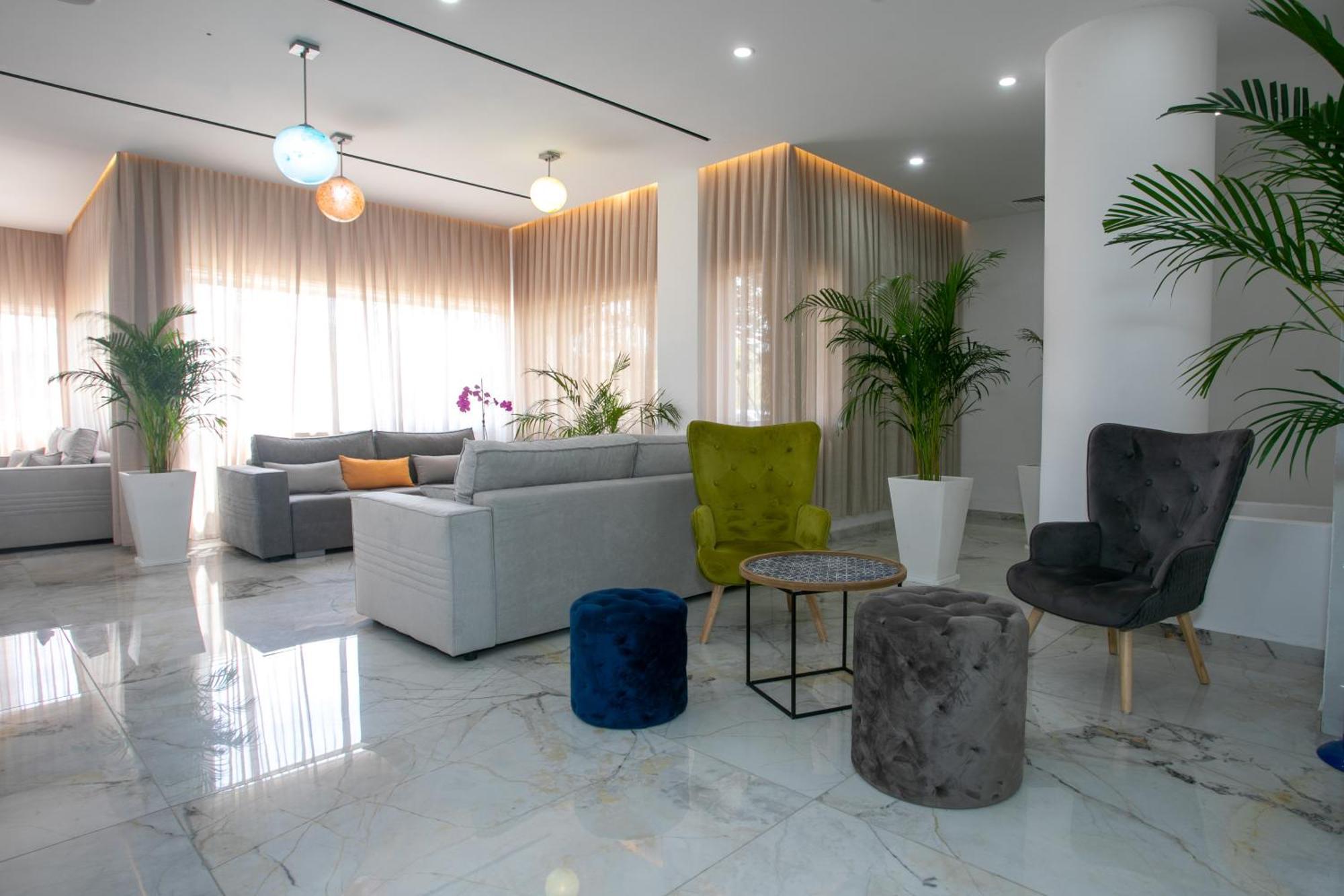 Papouis Hotel
