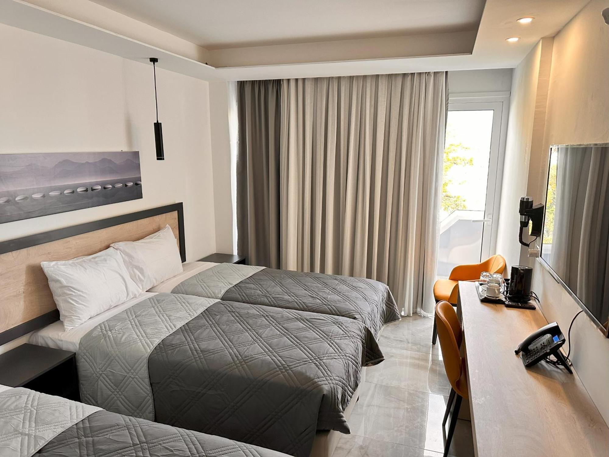 Papouis Hotel
